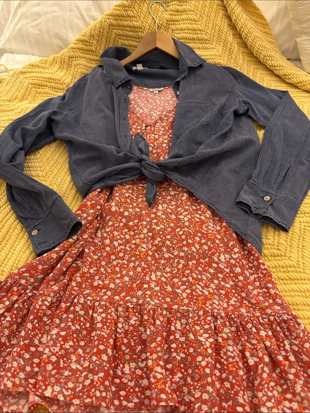 Rails Anika Red Ditsy Floral V-Neck Ruffle Mini Dress - Picture 3 of 9